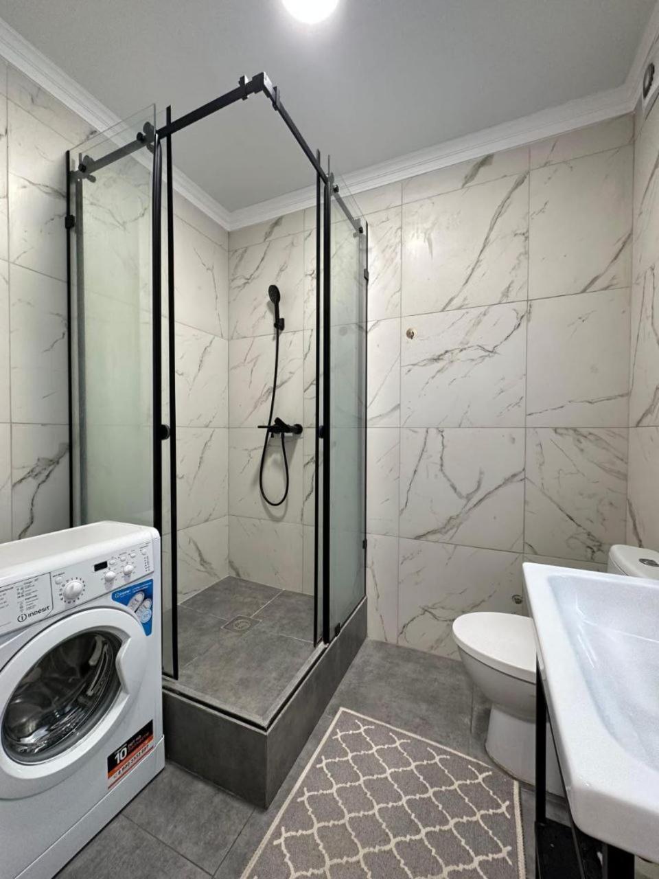 Жилой Комплекс Молодежный На Тулебаева Apartment Almaty Bagian luar foto